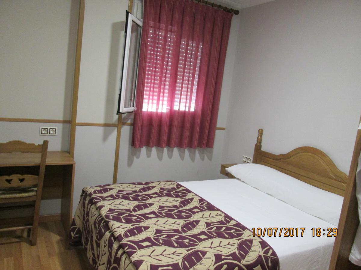 Hostal Banderas Fuensanta de Martos Dış mekan fotoğraf